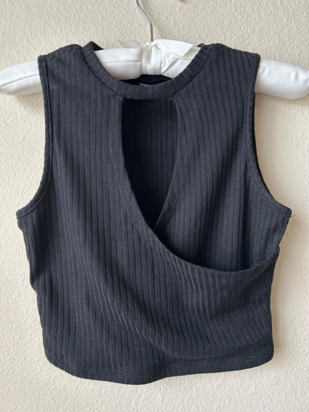 Black Ribbed Crop Tank Top Sweater Vneck Crossover Keyhole Front Shein XSmall - Picture 8 of 8